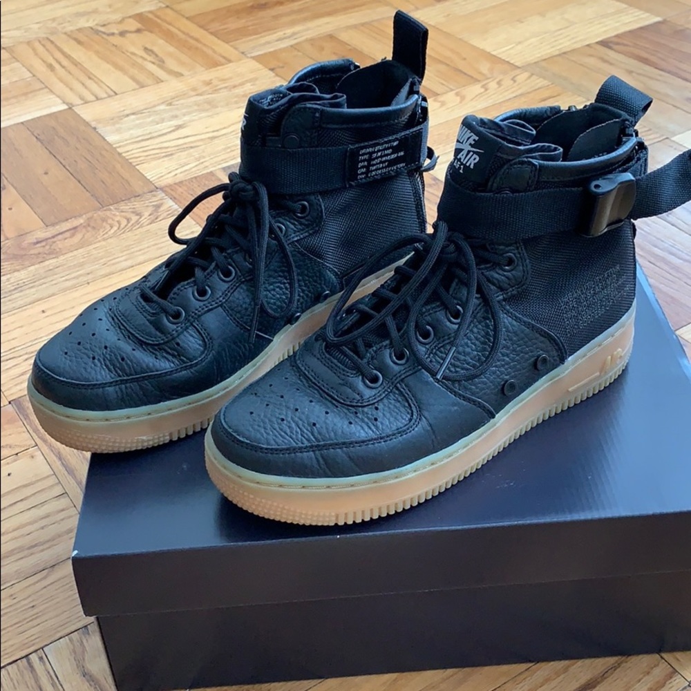 Nike Air Force 1 Mid